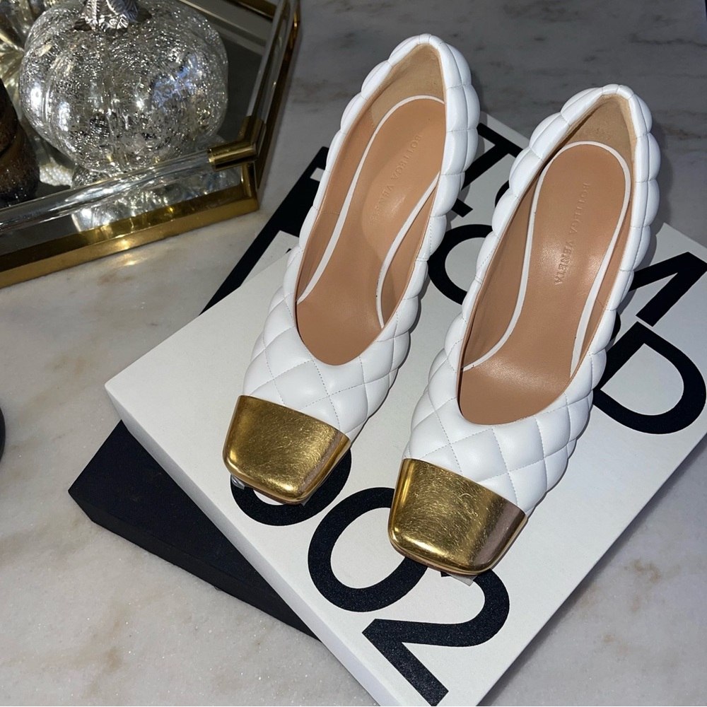 Bottega Veneta White Quilted Leather Cap Toe Pump Womens 39.5 New NIB